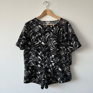 Tropical two-piece set with shorts and crop top